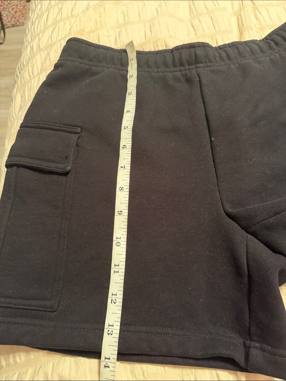 Aritzia black cozy sweatfleece mega cargo mid thigh shorts small - Picture 9 of 9